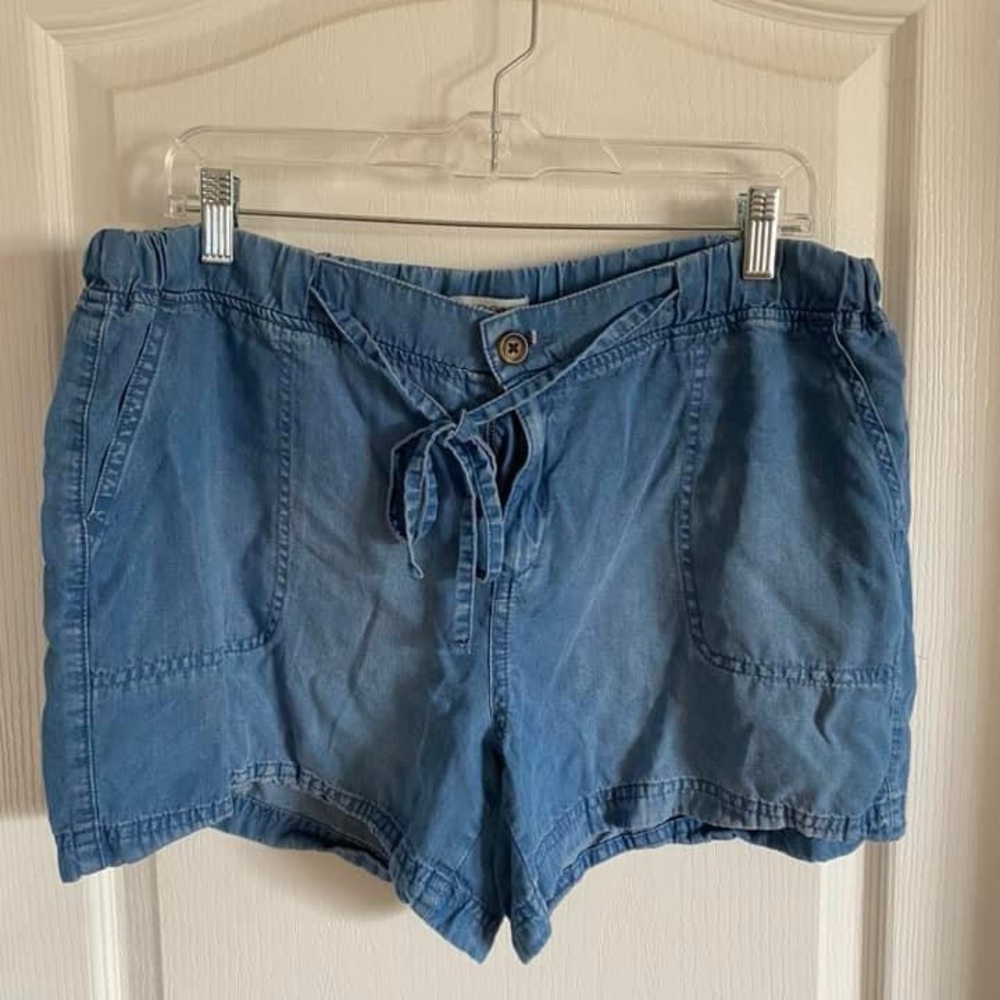 Denim colored shorts. Size large.